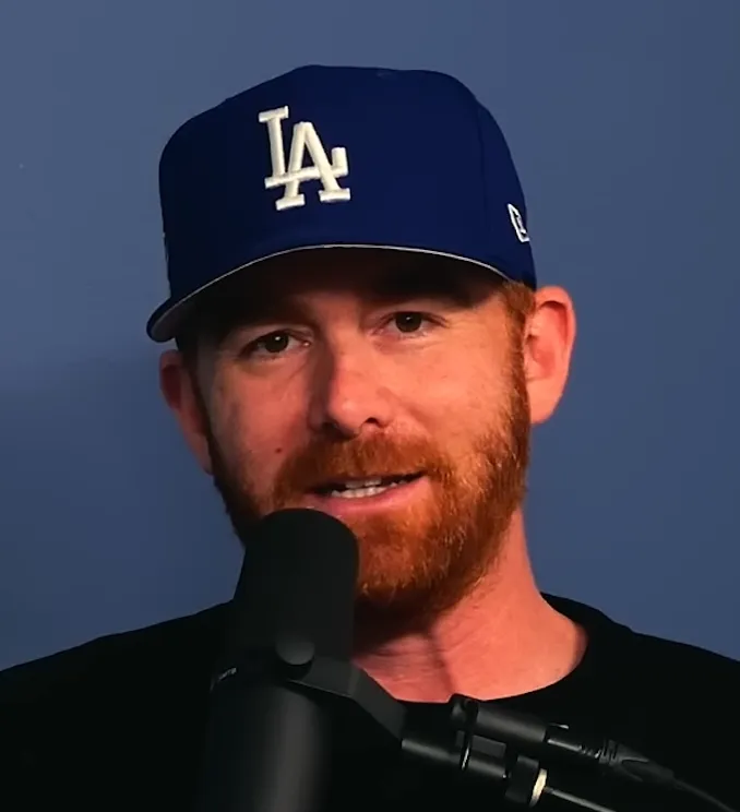 Foto Andrew Santino saat tampil di atas panggung