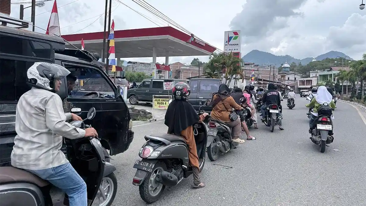 Antrean Panjang Solar dan Pertalite di Aceh Tengah Belum Tuntas