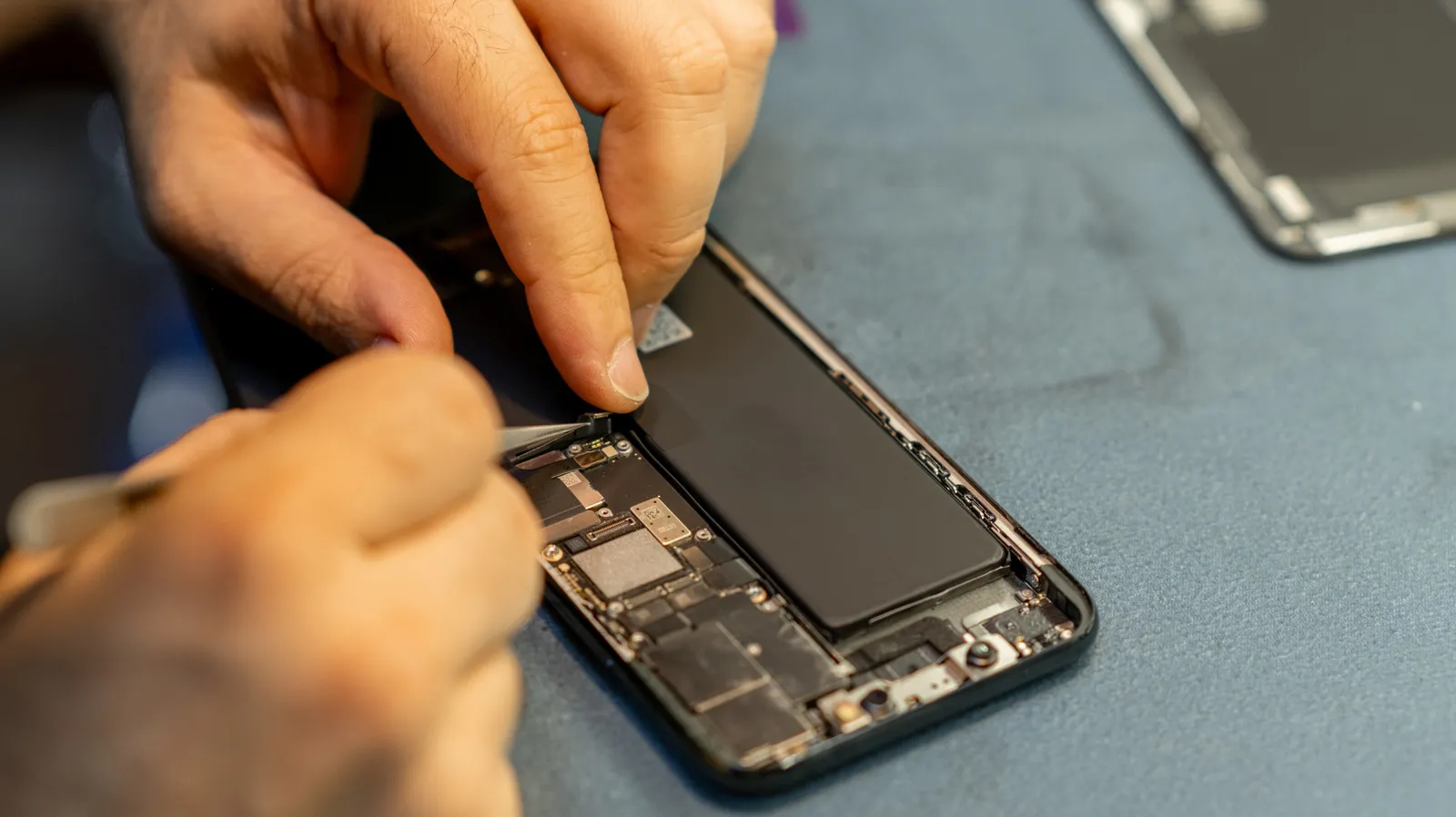 Apple Jadi Merek HP Paling Sulit Diperbaiki, Berdasarkan Laporan PIRG