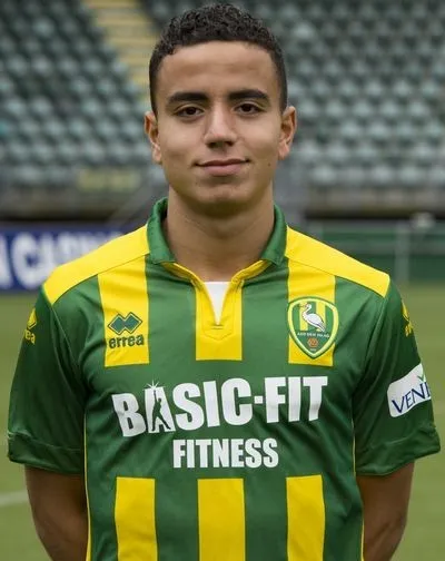 Profil Aschraf El Mahdioui, Kapten Al Taawoun Jebolan Akademi Ajax