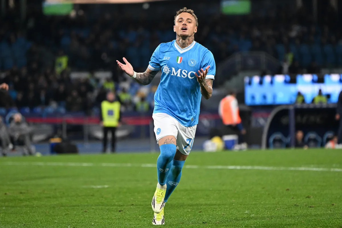 Winger Napoli Noa Lang dalam sesi latihan klub
