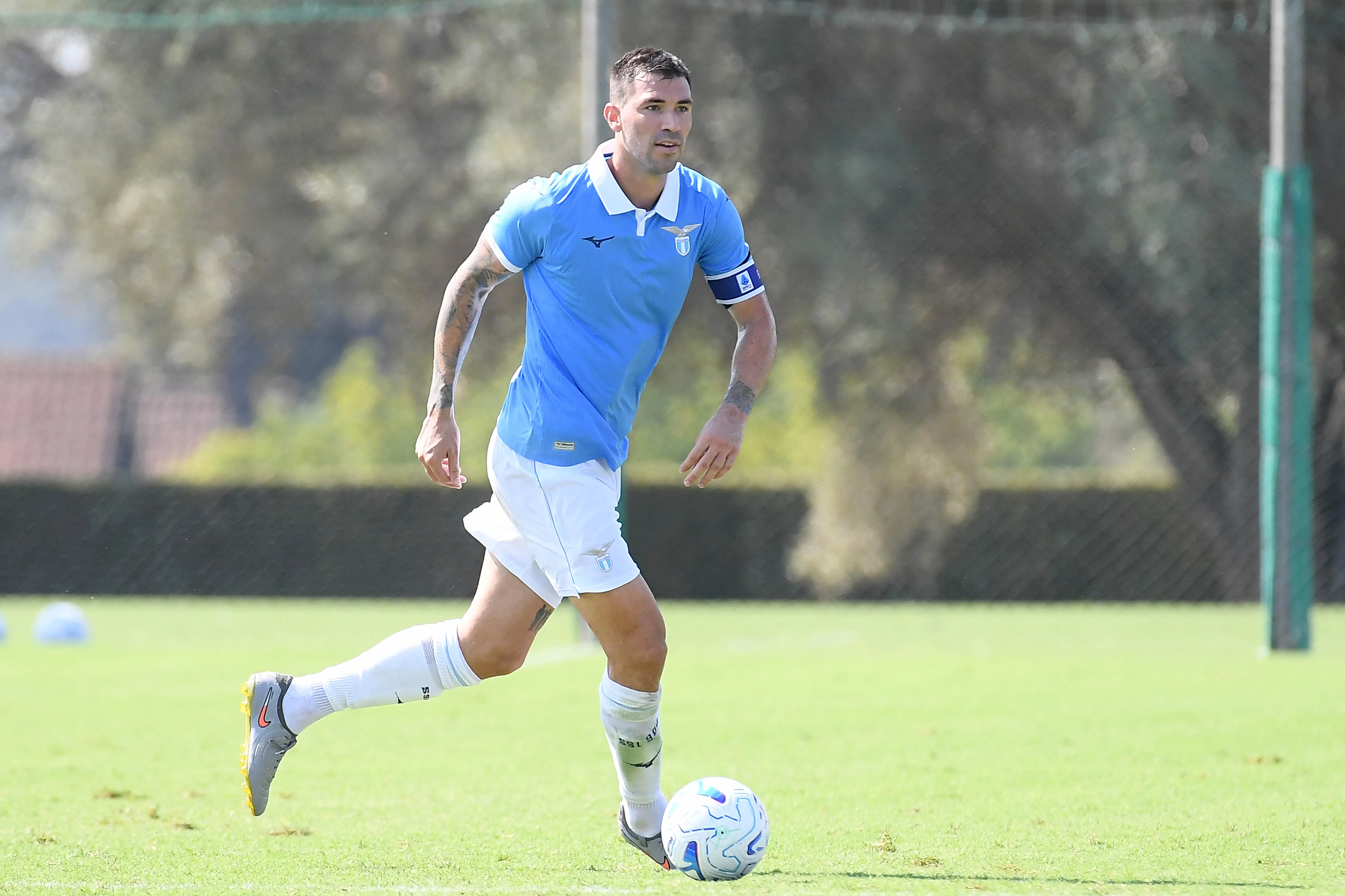 Alessio Romagnoli dalam balutan jersey Lazio di kompetisi Serie A