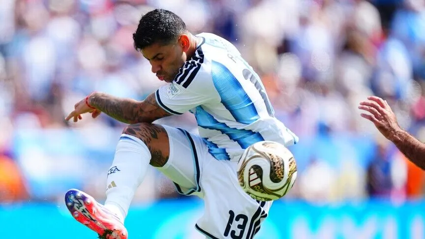 Cristian Romero saat diperkenalkan sebagai pemain baru Atletico Madrid