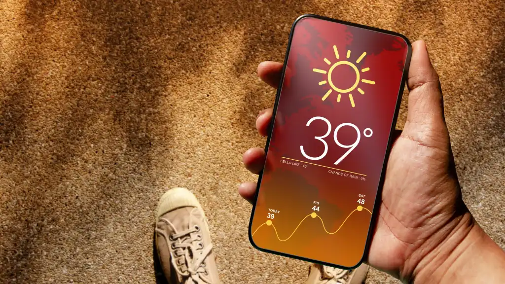Ilustrasi bahaya simpan HP di kulkas untuk mengatasi ponsel overheating