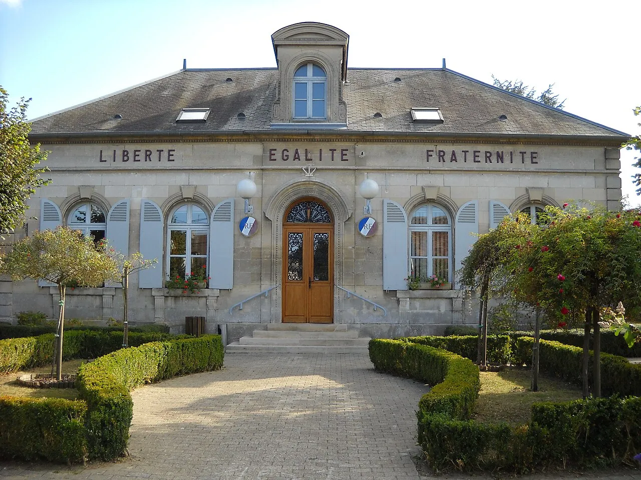 Gedung balai kota Breuil-le-Vert di departemen Oise, Prancis