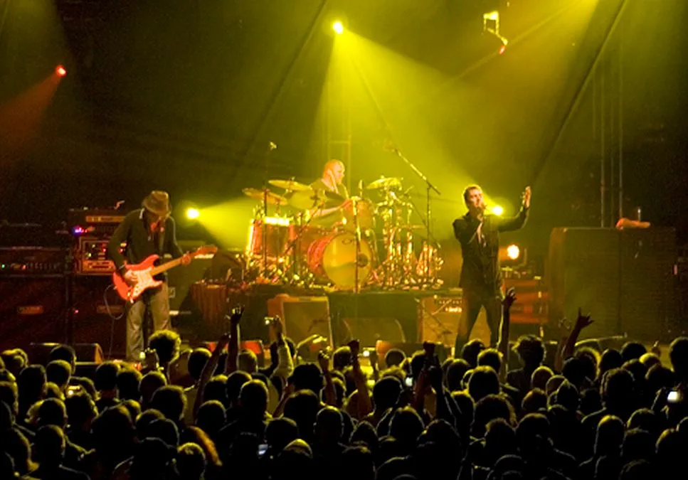 The Verve saat tampil di konser reuni mereka di Madison Square Garden tahun 2008