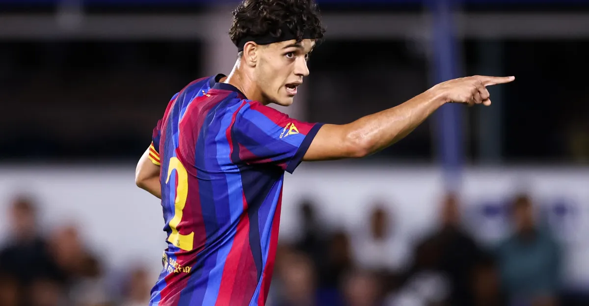 Hector Fort dalam sesi latihan bersama Barcelona sebelum dikabarkan diminati Borussia Dortmund