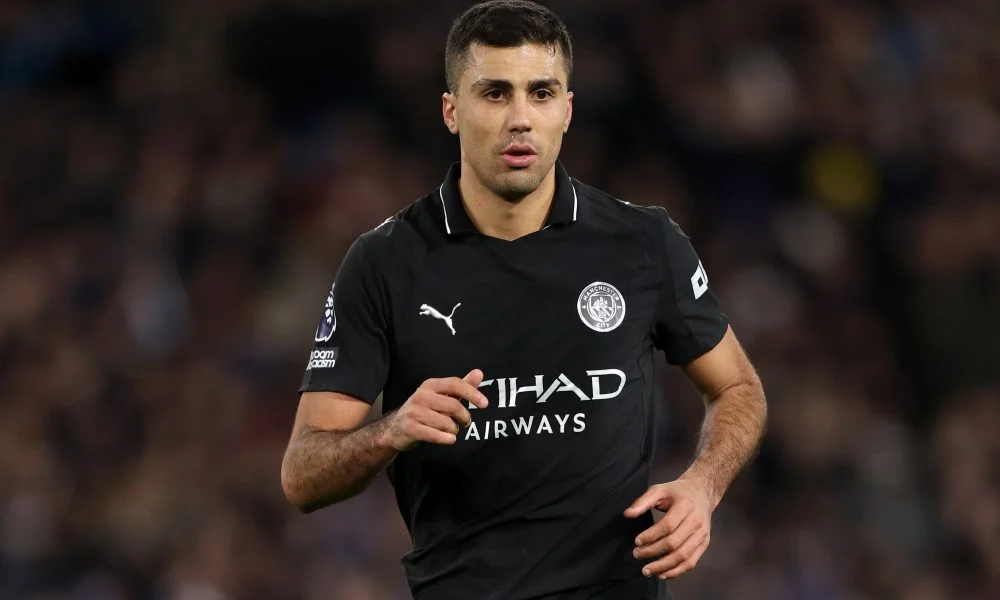 Gelandang Manchester City Rodri dalam sesi latihan jelang lanjutan Liga Inggris