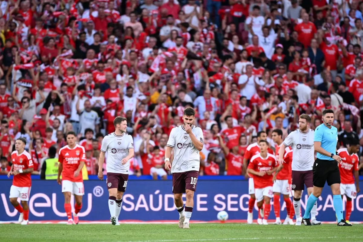Pemain Benfica merayakan gol saat menghadapi Hearts di Lisbon