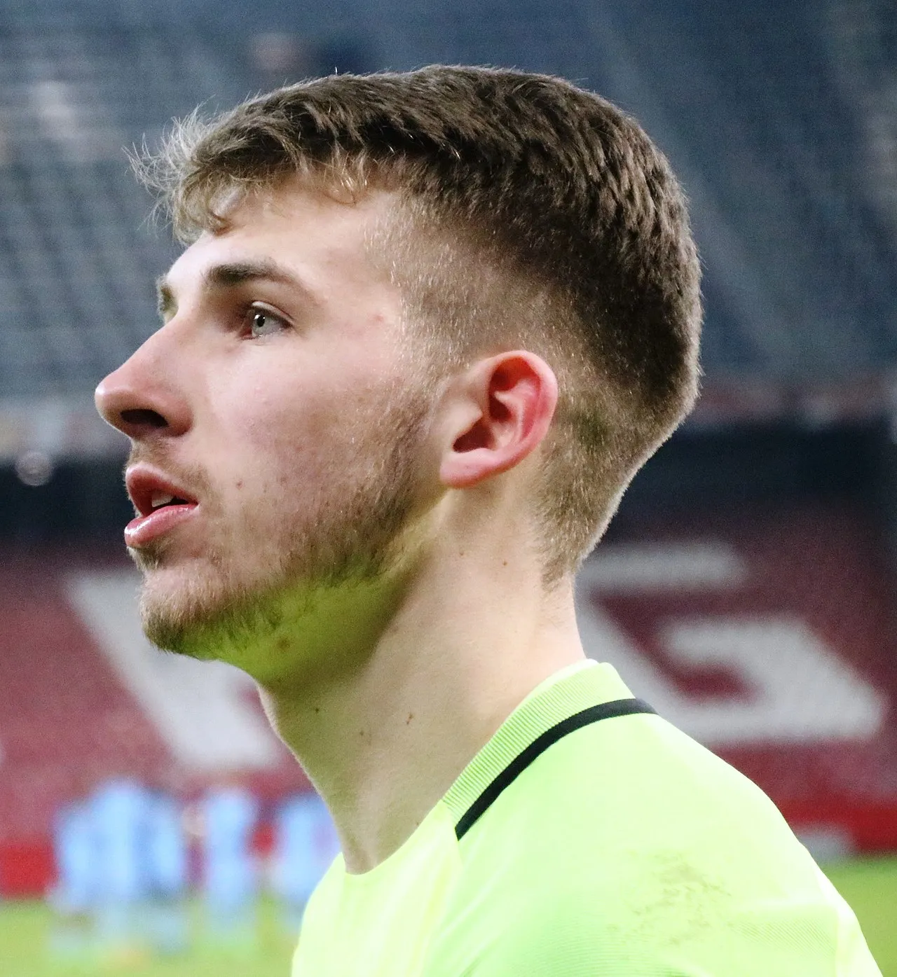 Daniel Grimshaw sebagai penjaga gawang profesional di kompetisi sepak bola Inggris