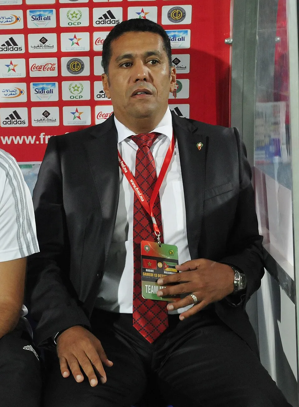 Manajer sepak bola asal Maroko Rachid Taoussi saat mendampingi tim di pinggir lapangan