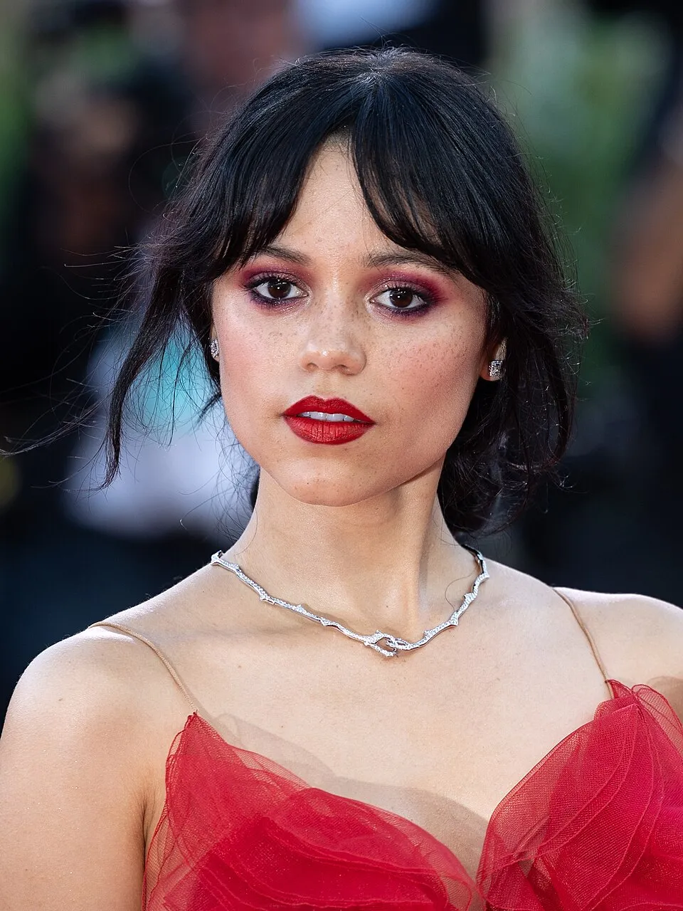 Biografi Jenna Ortega aktris pemeran Wednesday Addams di serial Netflix