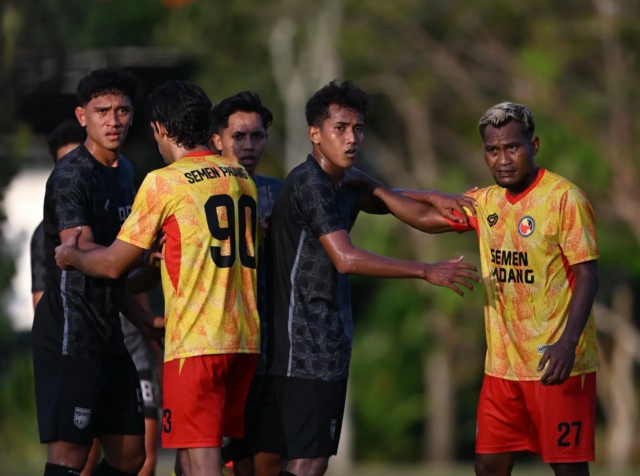 Skuad Borneo FC saat menjalani pertandingan persahabatan menghadapi Semen Padang di Yogyakarta