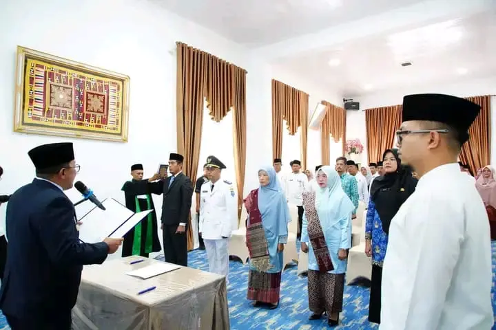 Bupati Tanah Datar Eka Putra melantik pejabat baru di Indojolito Batusangkar