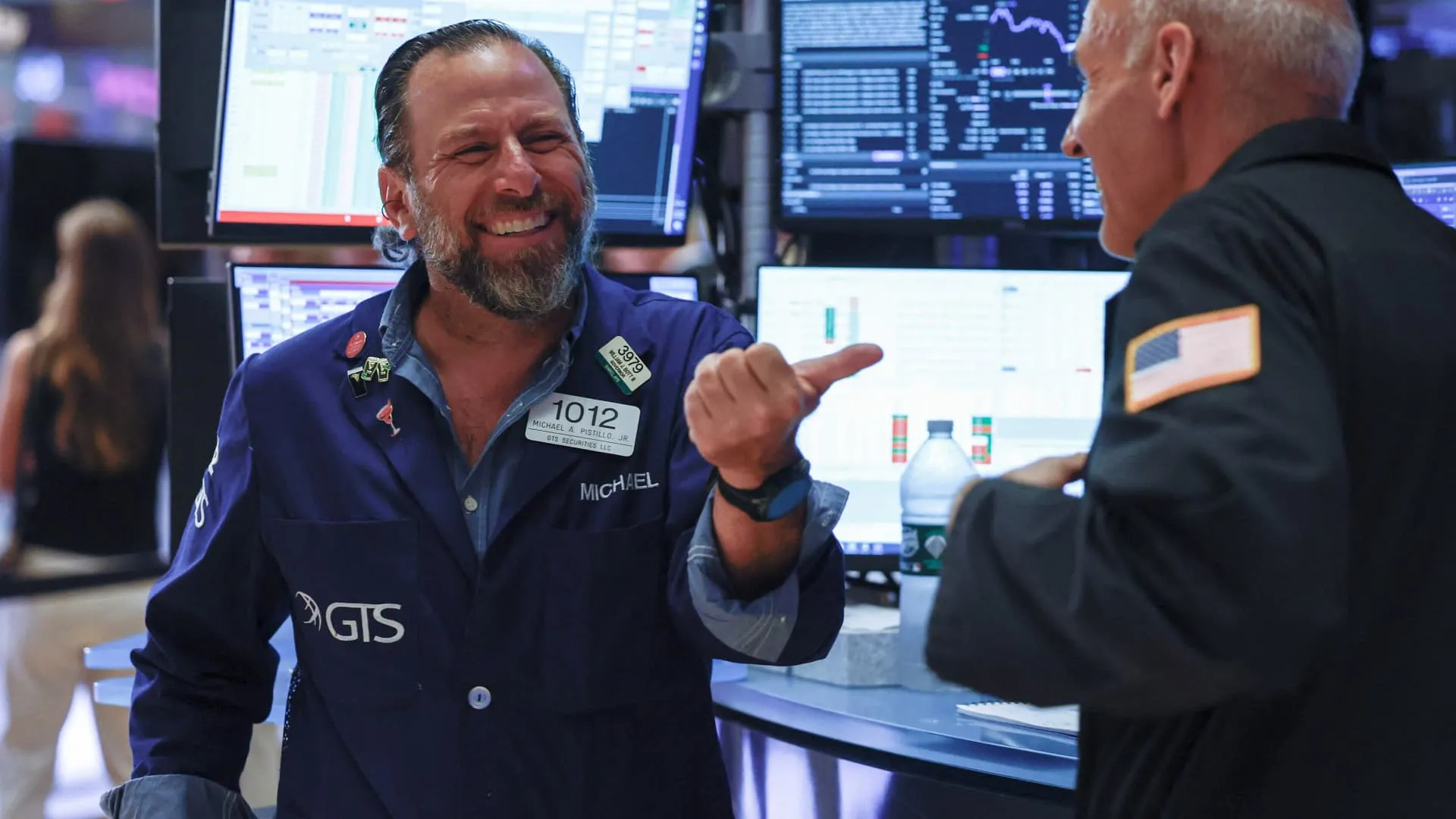 Ilustrasi aktivitas perdagangan saham di lantai bursa Wall Street