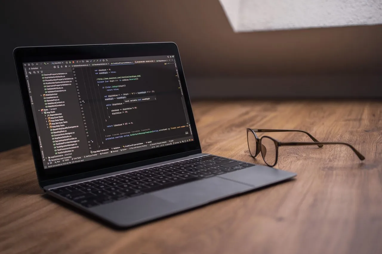 Ilustrasi troubleshooting subdomain yang tidak terindeks di Google Search Console