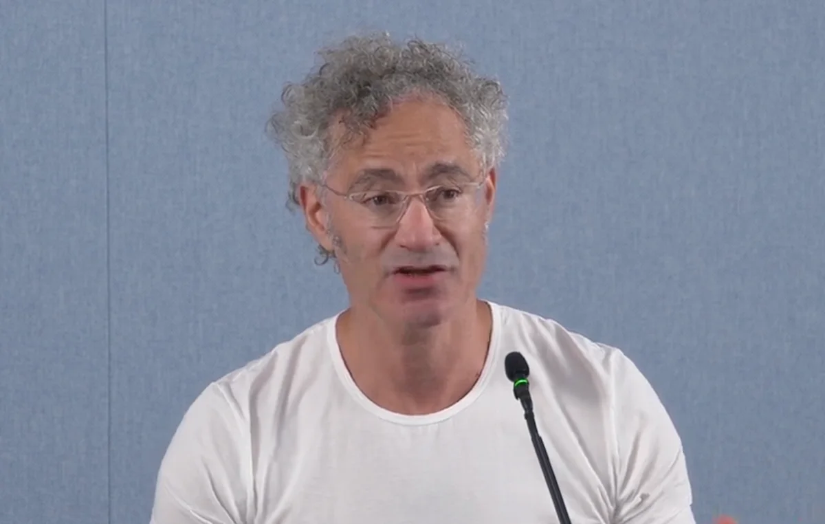 CEO Palantir Alex Karp saat menyampaikan pandangannya mengenai industri kecerdasan buatan global