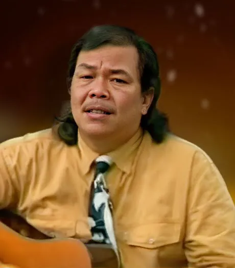 Potret Charles Hutagalung bersama band legendaris The Mercys