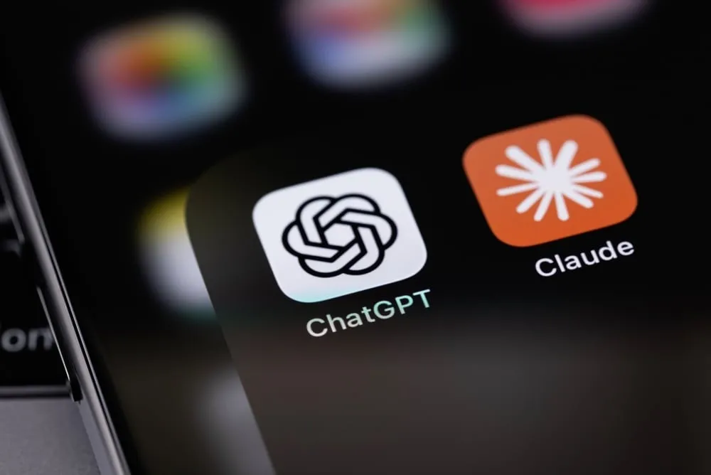 Ilustrasi persaingan chatbot kecerdasan buatan ChatGPT, Gemini, dan Claude