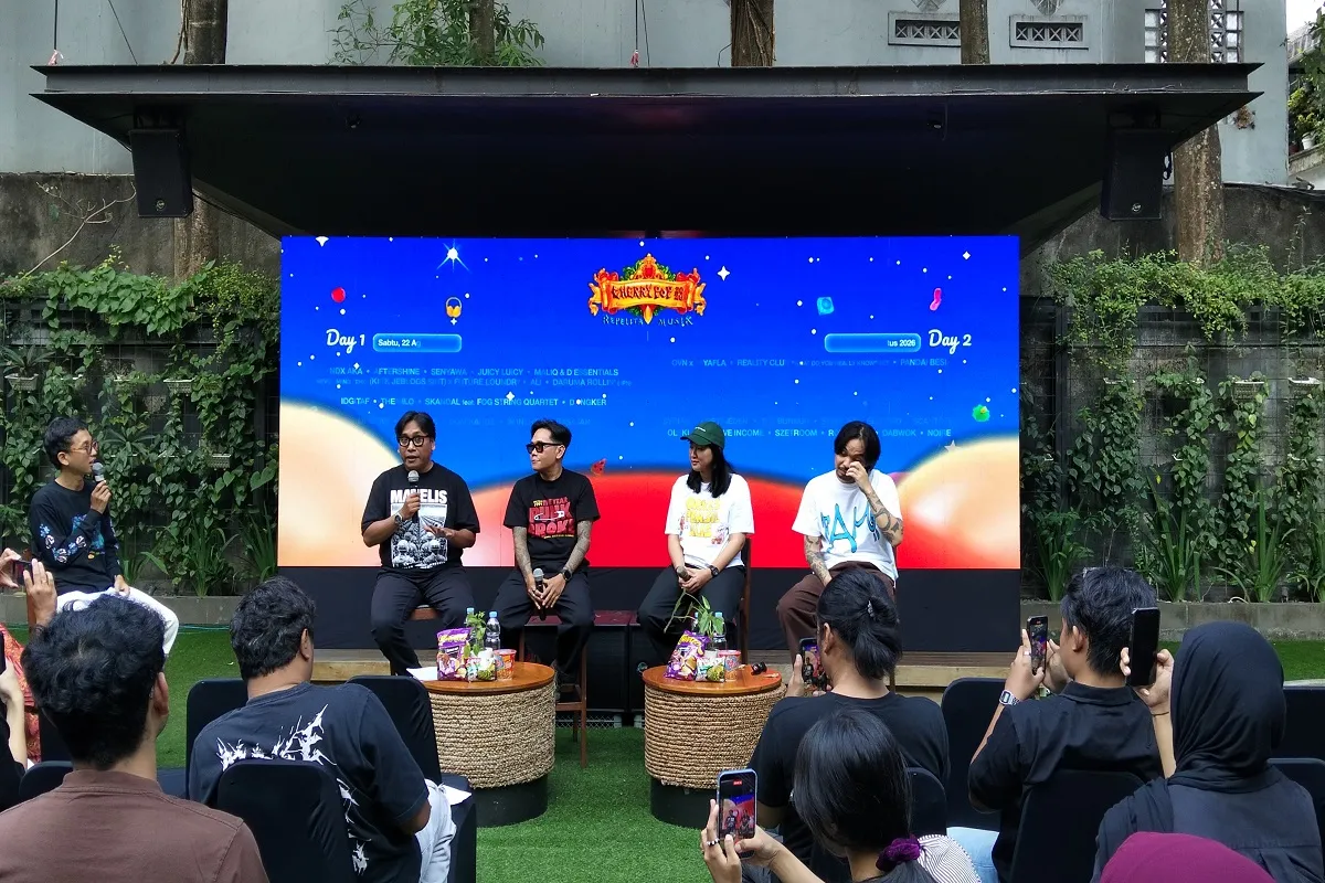 Creative Director Cherrypop 2026 Arsita Pinandita dan seniman Andry Boy Kurniawan dalam konferensi pers