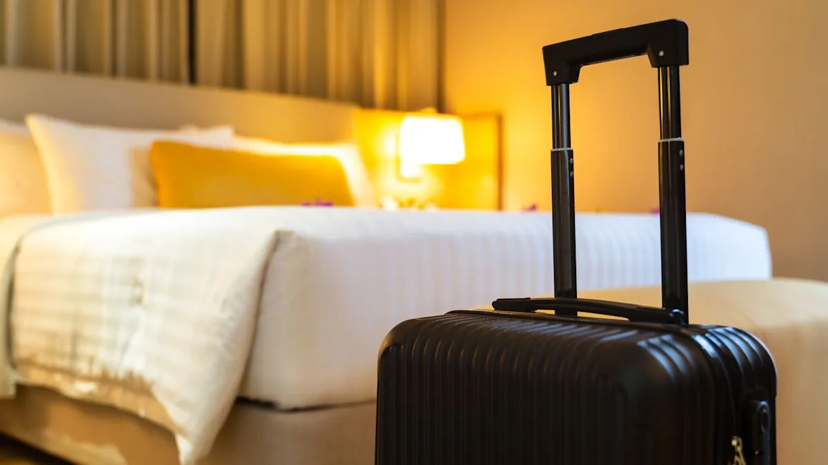 Kamar hotel mewah dengan berbagai fasilitas penunjang kenyamanan tamu