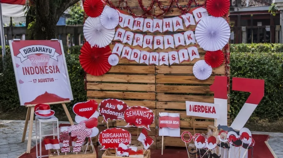 Ilustrasi properti photobooth 17 Agustus lucu dan estetik dengan modal murah