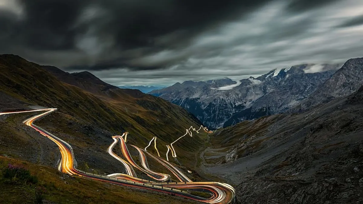 Stelvio Pass di Italia dinobatkan sebagai jalan raya paling berliku di Eropa