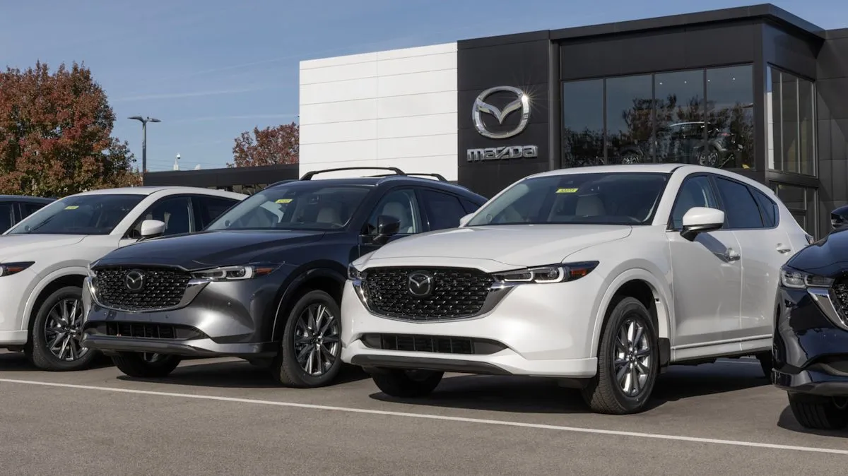 Mobil Mazda CX-9 dan MX-30 yang mengalami penurunan nilai jual kembali