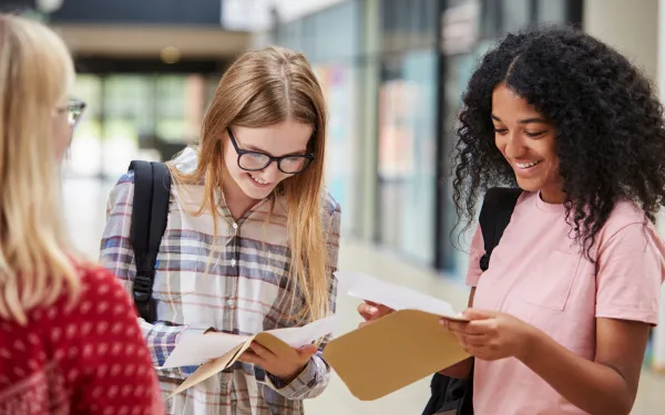Ilustrasi hidangan makanan lezat dari restoran yang memberikan promo gratis untuk pelajar