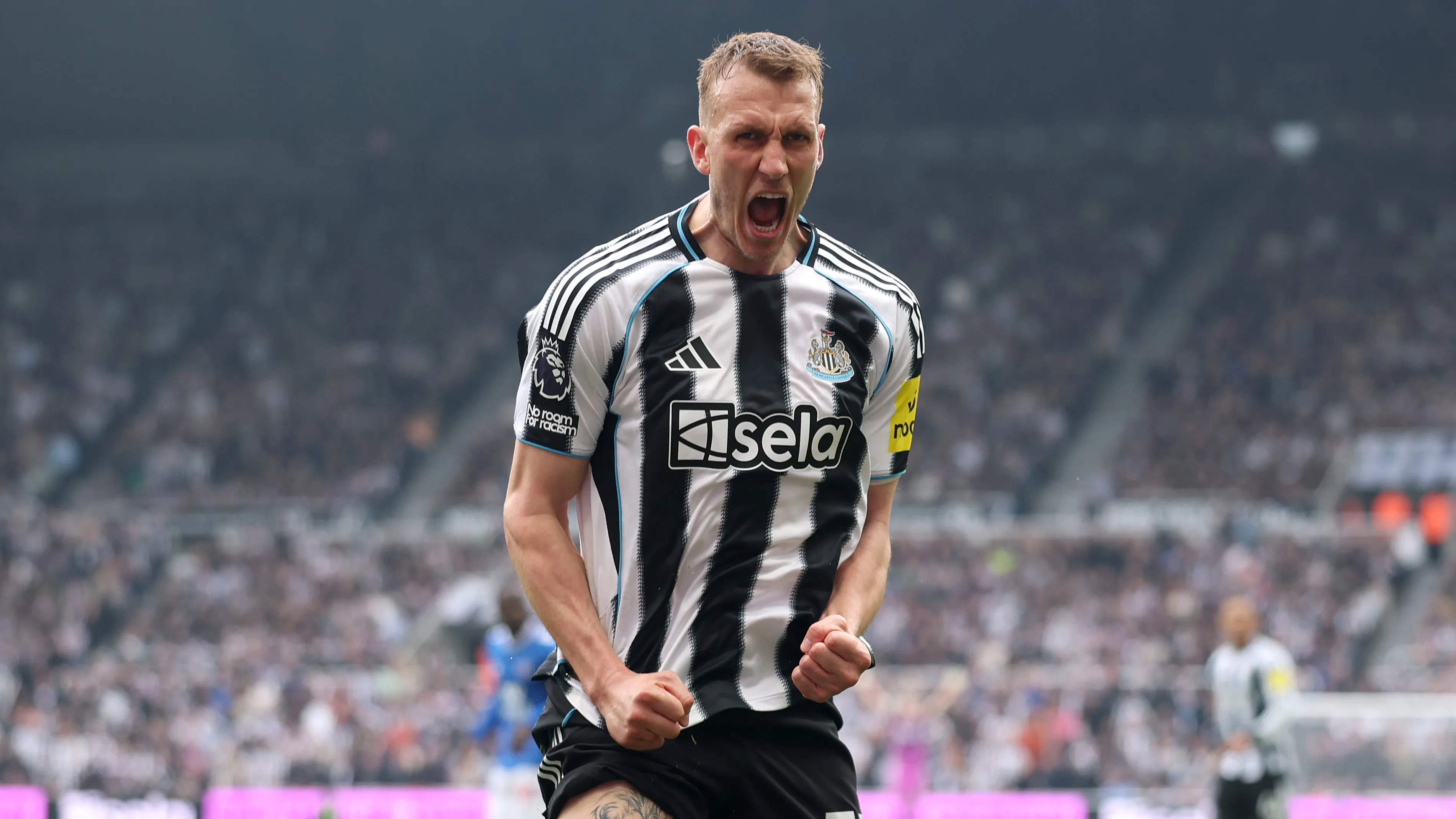 Dan Burn saat sesi latihan Newcastle United di bawah arahan Matthias Jaissle