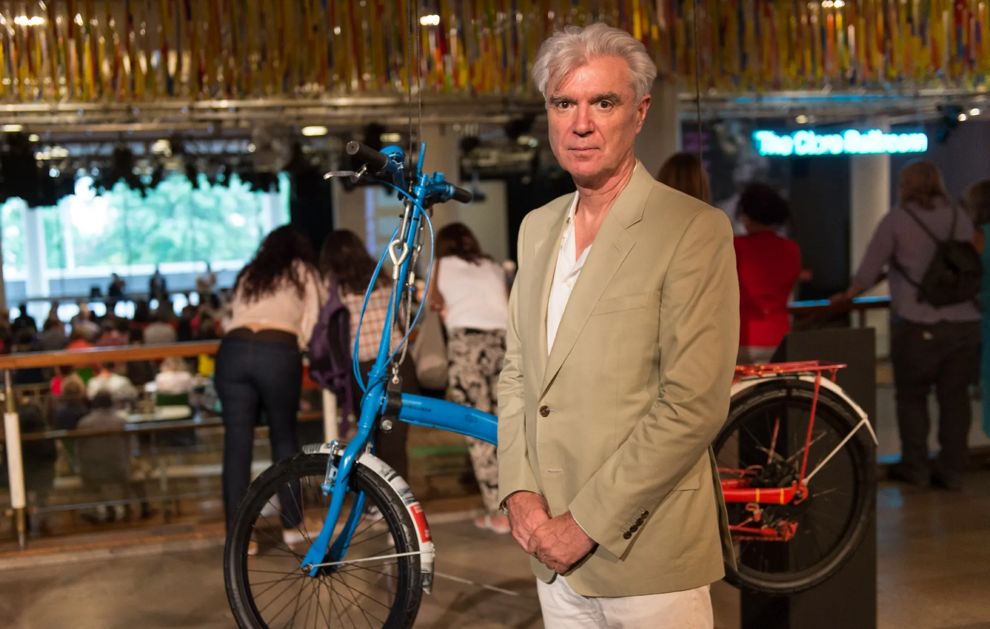 David Byrne membagikan Biking Playlist berisi lagu pilihan musisi top dunia