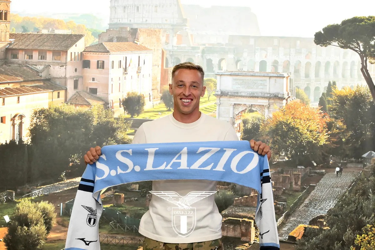 Davide Frattesi tiba untuk tes medis di Lazio setelah perubahan skema transfer Inter