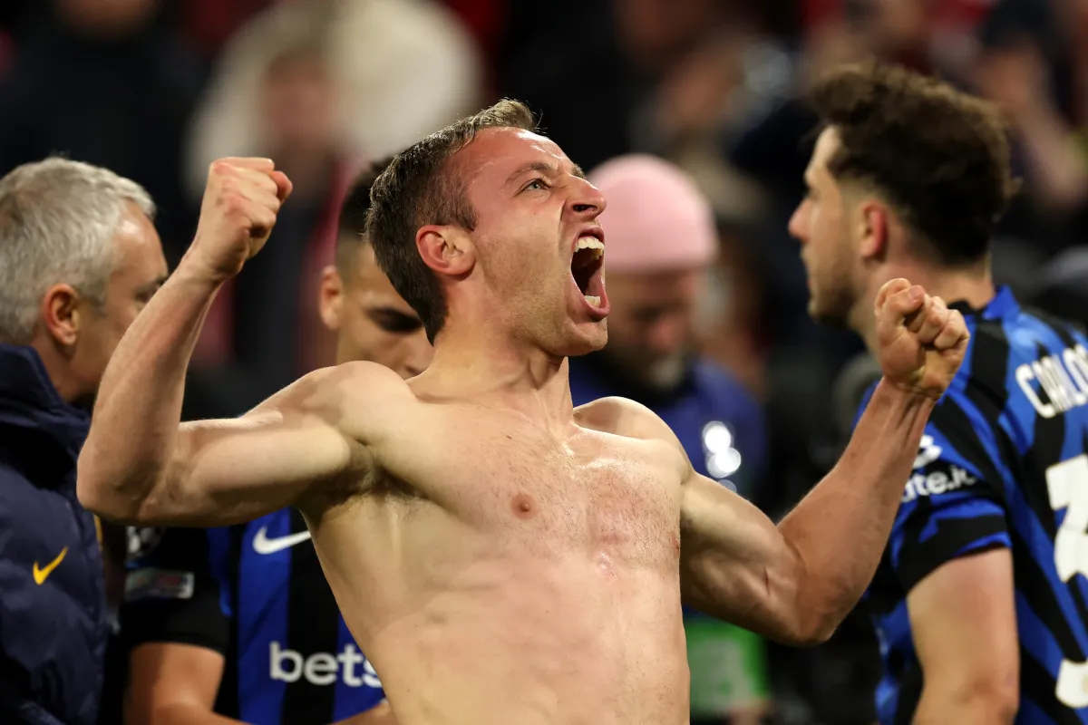 Foto Davide Frattesi saat mengenakan seragam klub dan merayakan gol di lapangan
