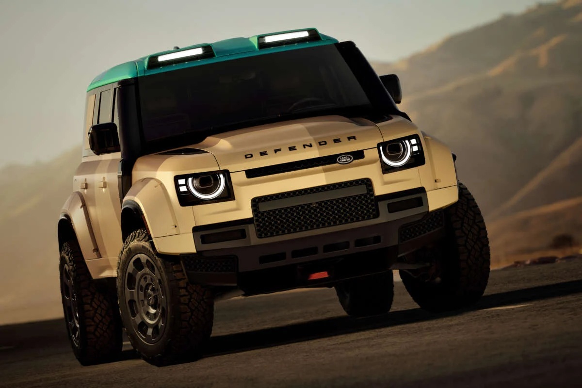 Mobil reli Land Rover Defender Dakar versi produksi jalan raya