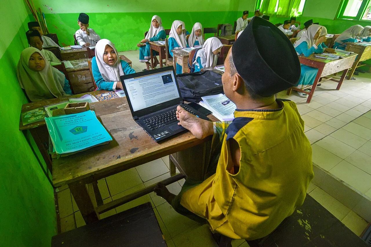 Ilustrasi Definisi Guru sebagai pendidik profesional di lembaga pendidikan