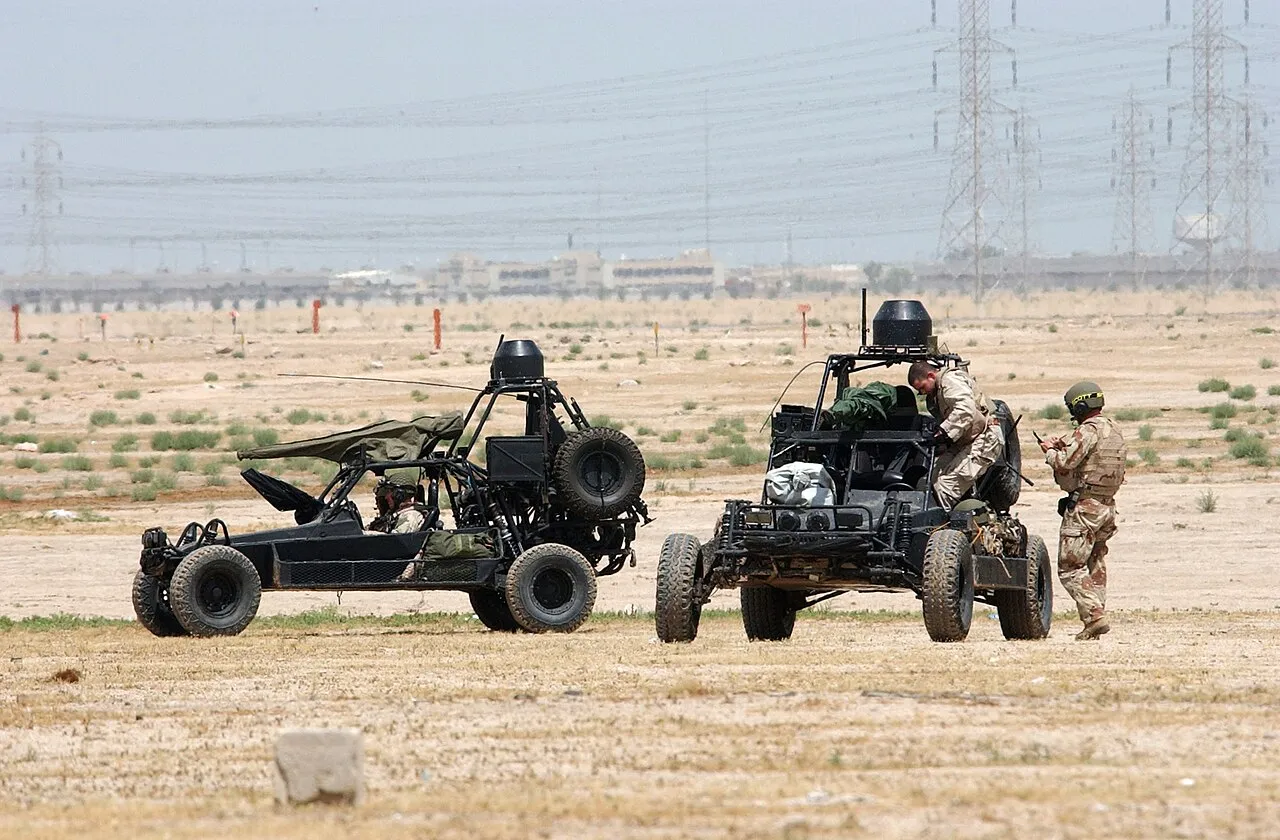 Desert Patrol Vehicle atau Fast Attack Vehicle di medan latihan militer
