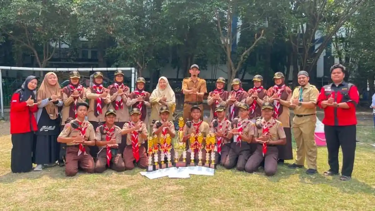 Dewan Galang Prasaka SMP ABBS Surakarta meraih Juara Umum II COMED UMS 2026