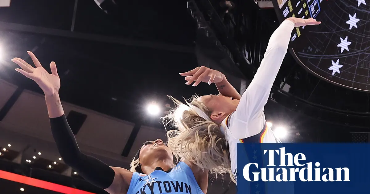 DiJonai Carrington saat membela Chicago Sky dalam pertandingan WNBA