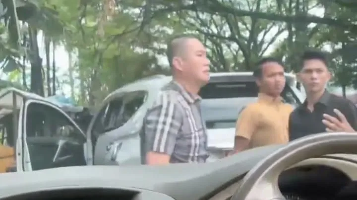 Kombes Pol Teddy Fanani saat cekcok dengan pengendara di jalan