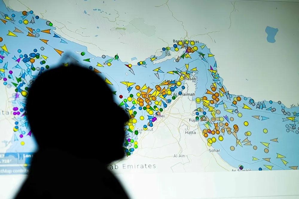 Kapal kargo dan situasi tegang di Selat Hormuz setelah klaim Donald Trump