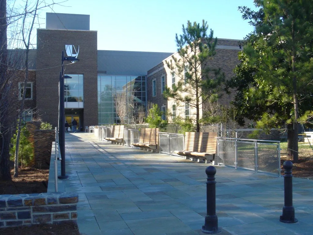 Gedung kampus Duke University School of Law di Durham, North Carolina