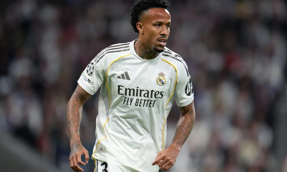 Bek Real Madrid Eder Militao saat sesi latihan di fasilitas klub