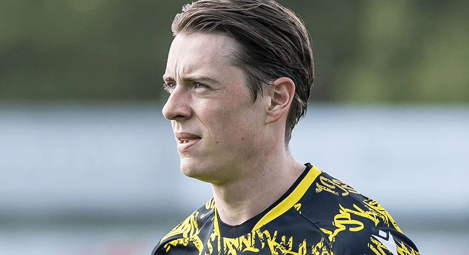 Elliot Stroud pemain Mjällby AIF saat berbicara mengenai situasi transfer ke Hull City