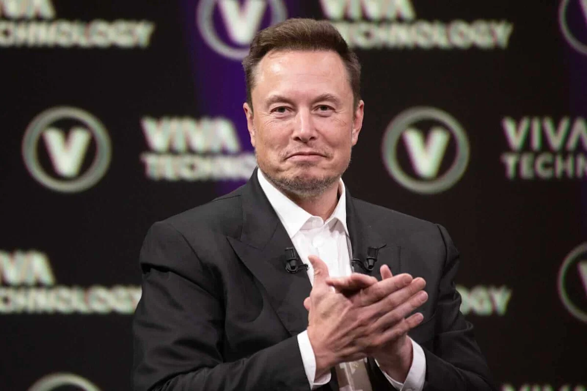 CEO Tesla Elon Musk berbicara dalam sebuah acara teknologi