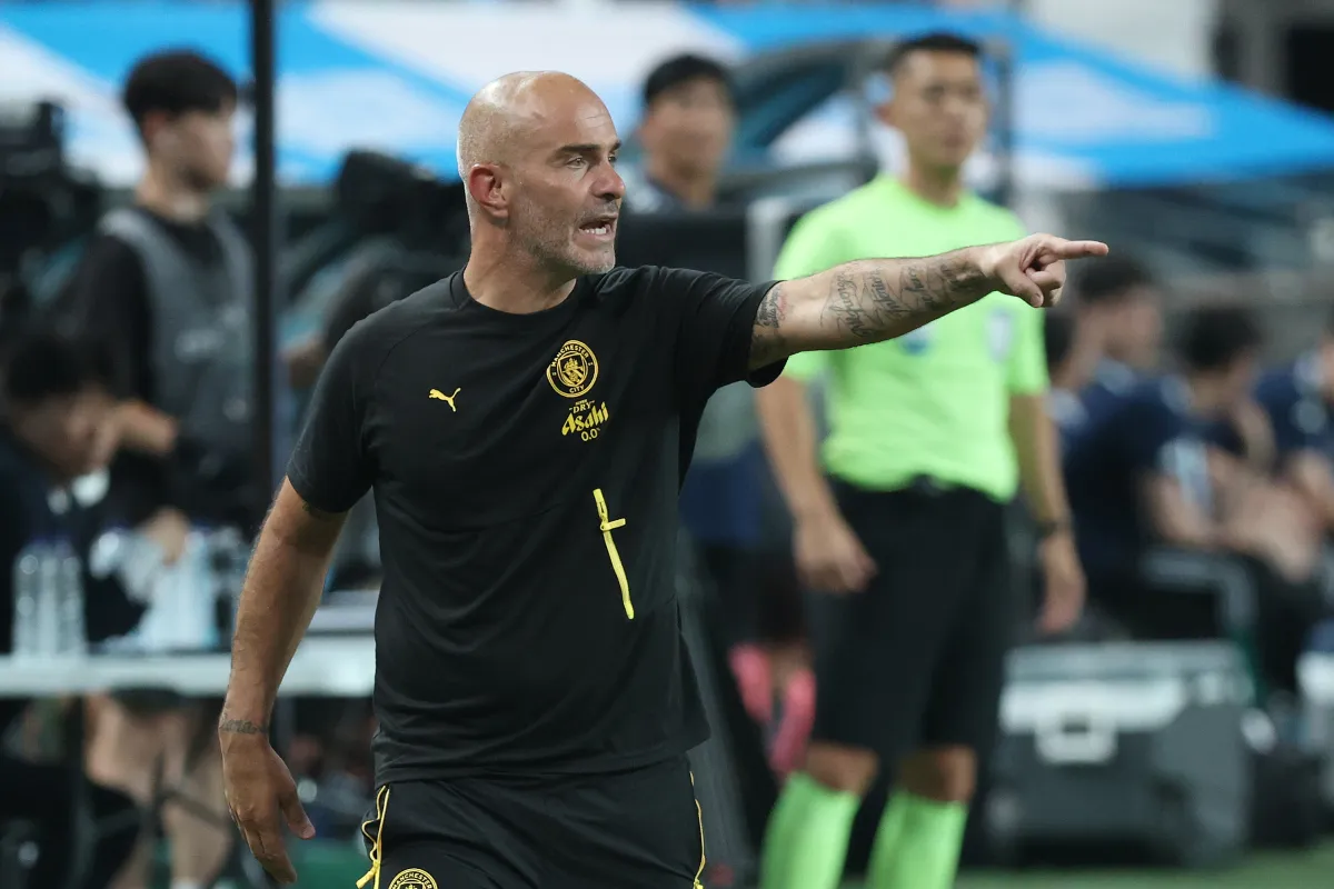 Manajer Manchester City Enzo Maresca berbicara dalam sesi konferensi pers terkait bursa transfer pemain