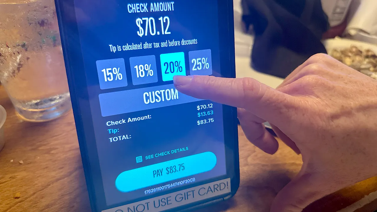 Pakar etiket ingatkan pelanggan bahwa pemberian tip di layar digital bersifat opsional