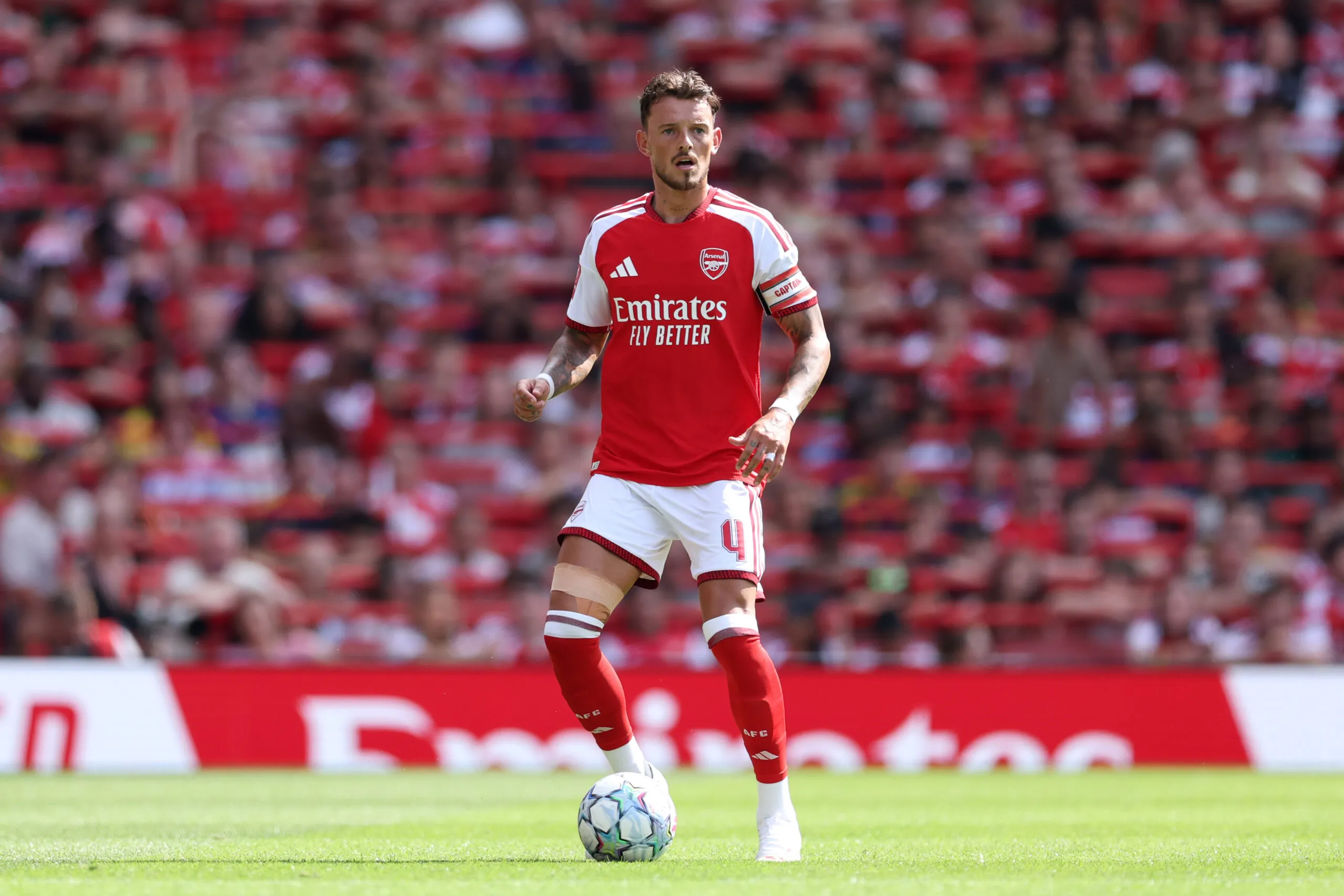 Ben White beraksi di lapangan bersama Arsenal