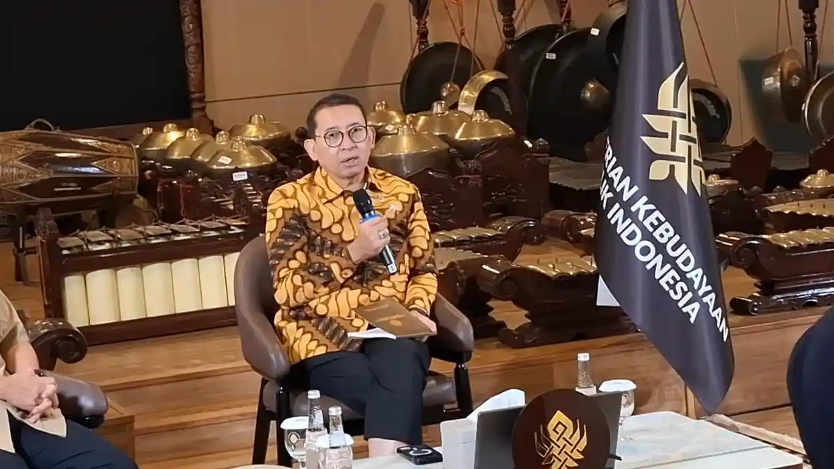 Menteri Kebudayaan Fadli Zon saat memberikan keterangan pers di kantornya