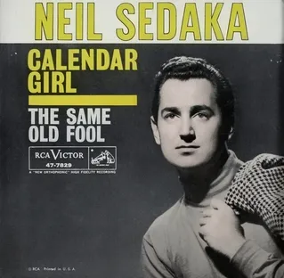 Ilustrasi piringan hitam dan pemutar musik retro sebagai simbol lagu legendaris Calendar Girl