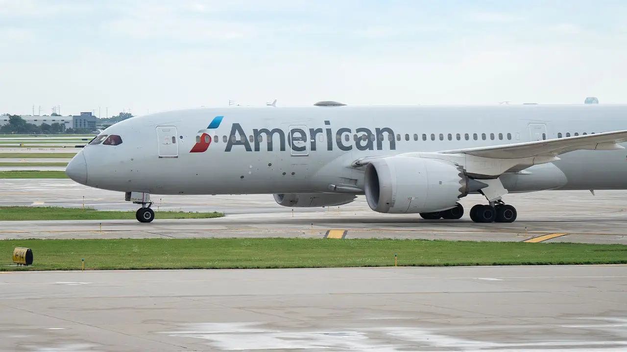 Federal Aviation Administration selidiki insiden ban pecah dua pesawat di Bandara O Hare Chicago